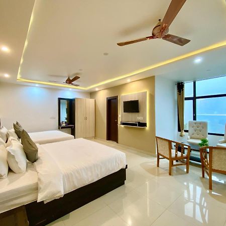 Hotel Kavita Palace 兰斯顿 外观 照片