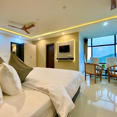 Hotel Kavita Palace 兰斯顿 外观 照片