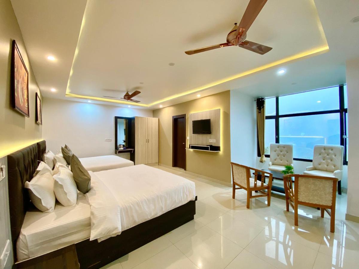 Hotel Kavita Palace 兰斯顿 外观 照片