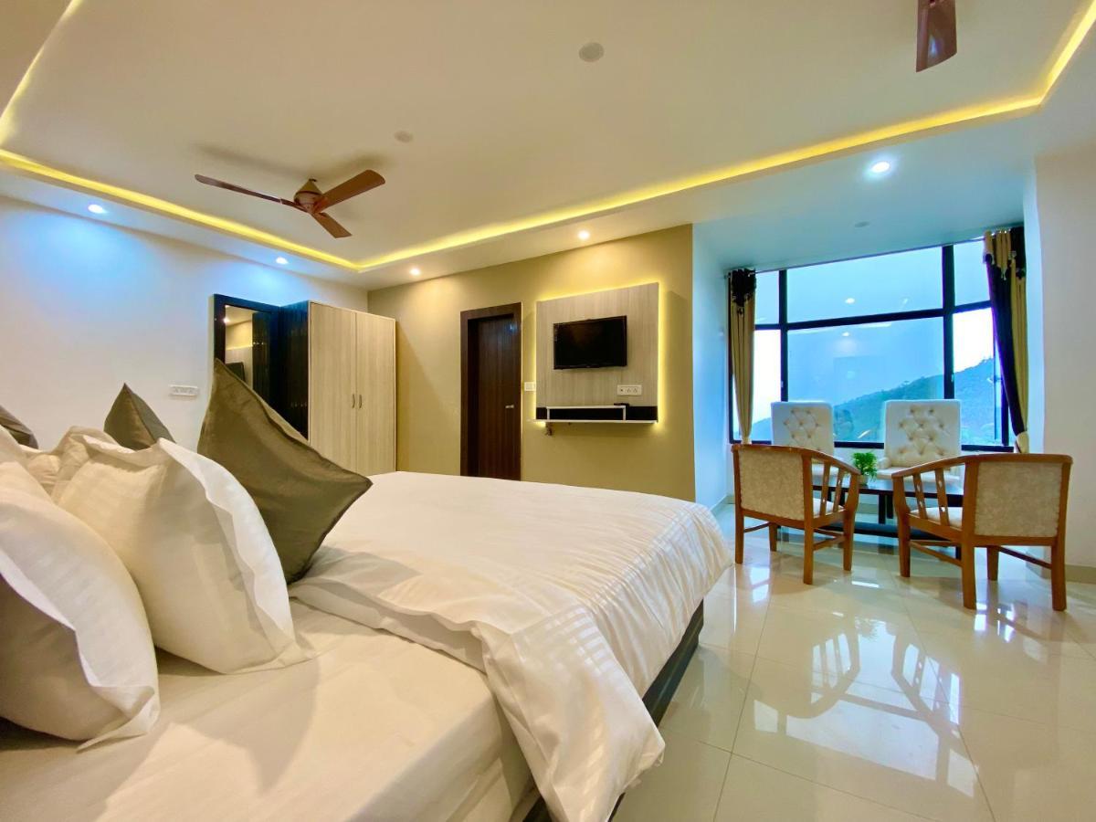 Hotel Kavita Palace 兰斯顿 外观 照片