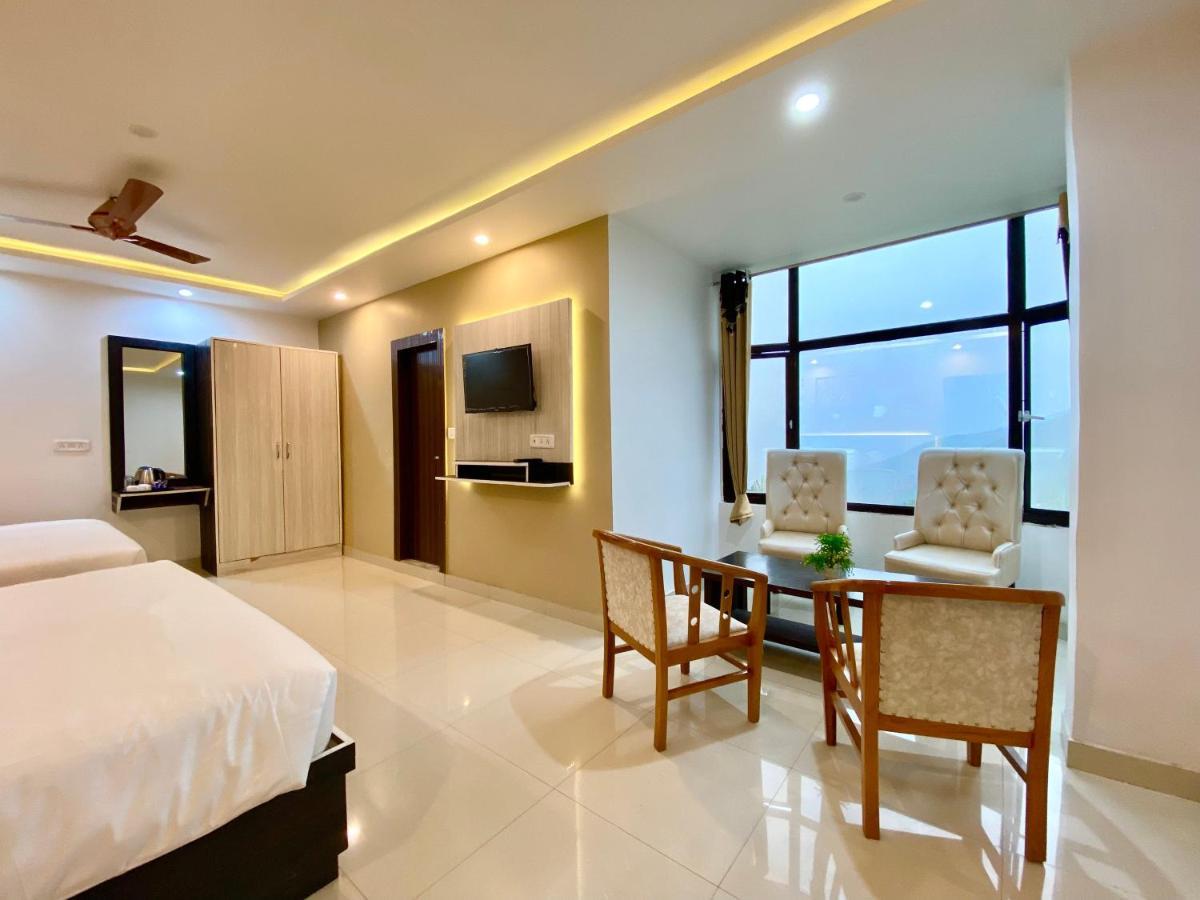 Hotel Kavita Palace 兰斯顿 外观 照片