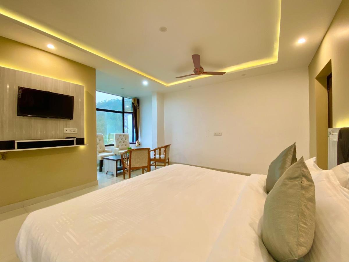 Hotel Kavita Palace 兰斯顿 外观 照片