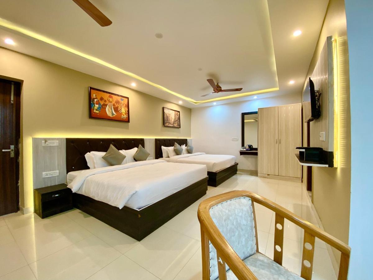 Hotel Kavita Palace 兰斯顿 外观 照片