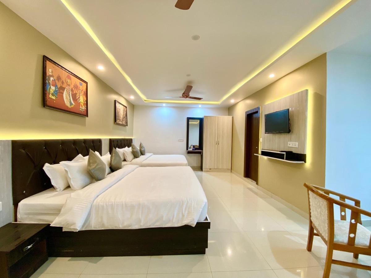Hotel Kavita Palace 兰斯顿 外观 照片