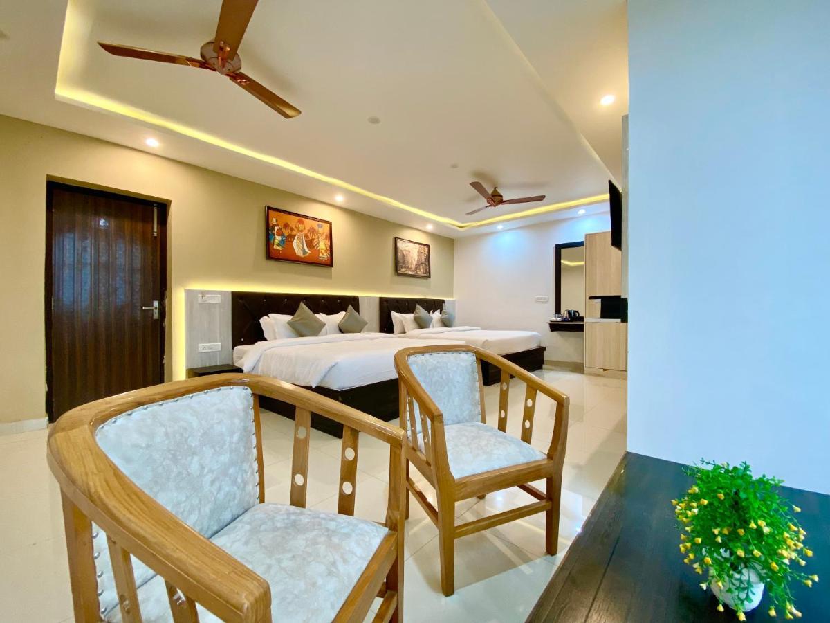 Hotel Kavita Palace 兰斯顿 外观 照片