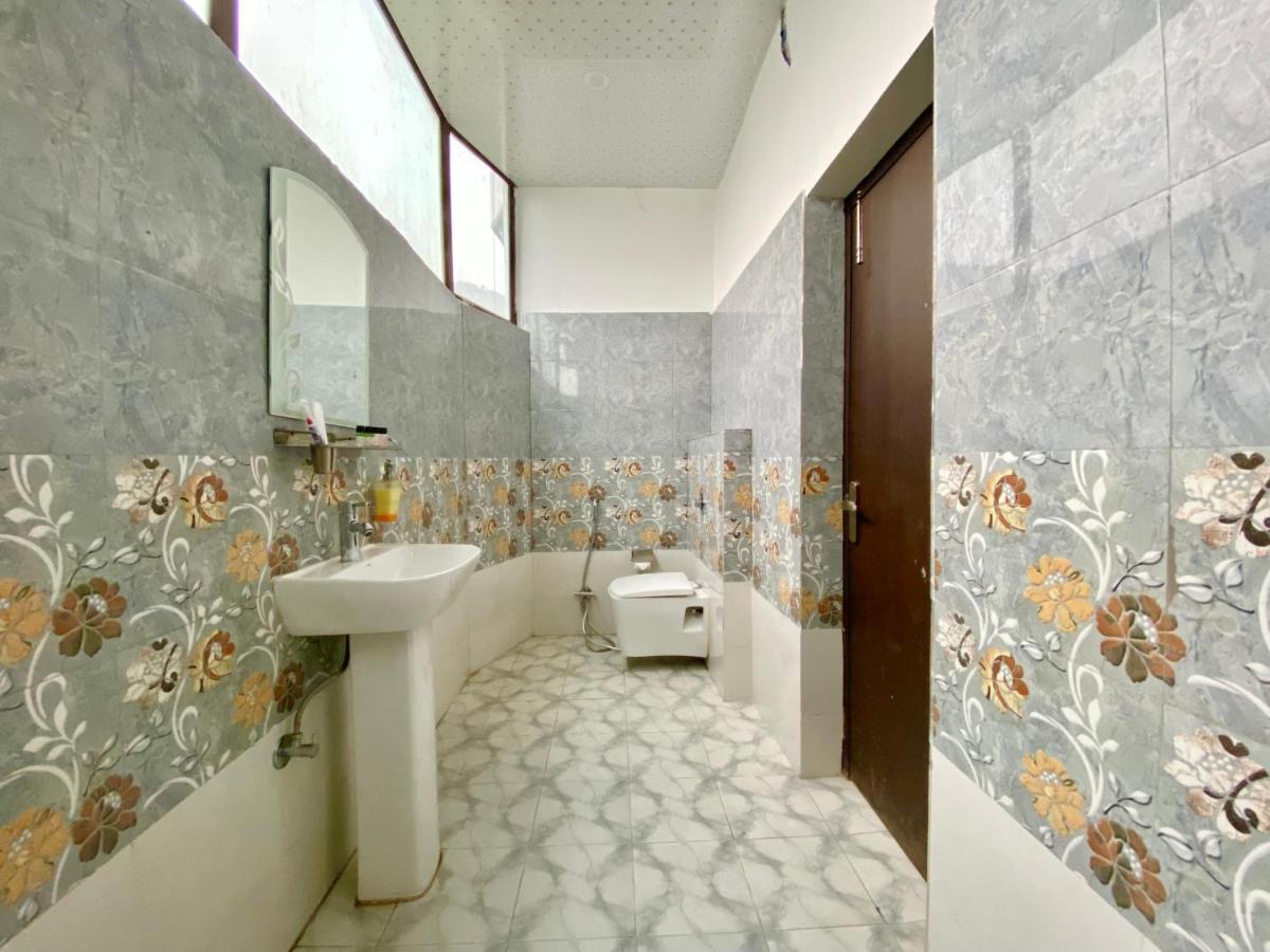 Hotel Kavita Palace 兰斯顿 外观 照片