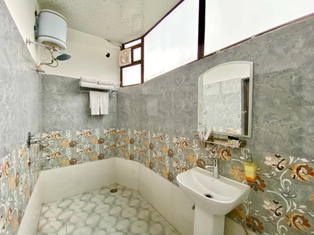 Hotel Kavita Palace 兰斯顿 外观 照片