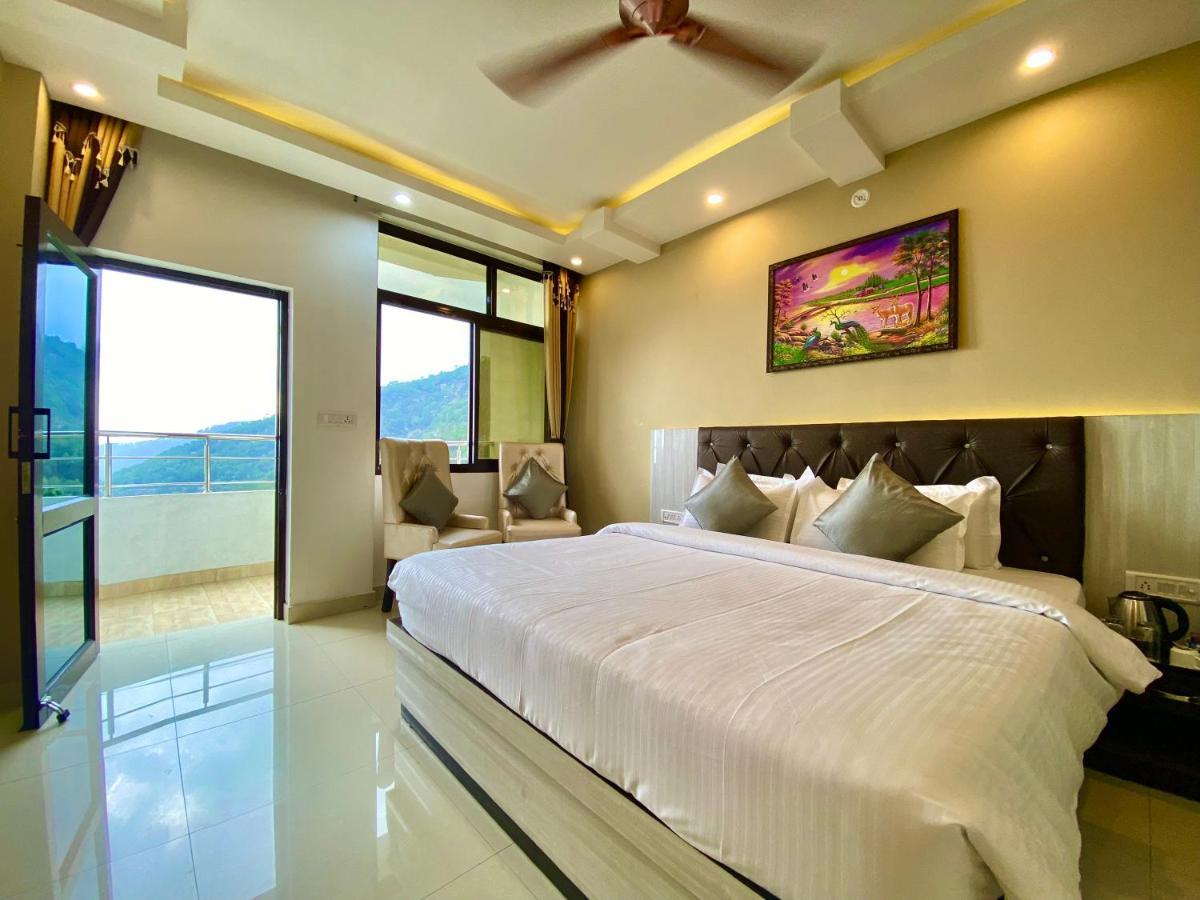 Hotel Kavita Palace 兰斯顿 外观 照片