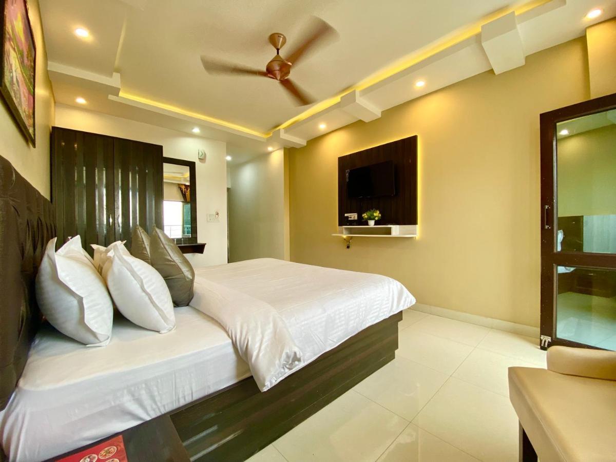 Hotel Kavita Palace 兰斯顿 外观 照片