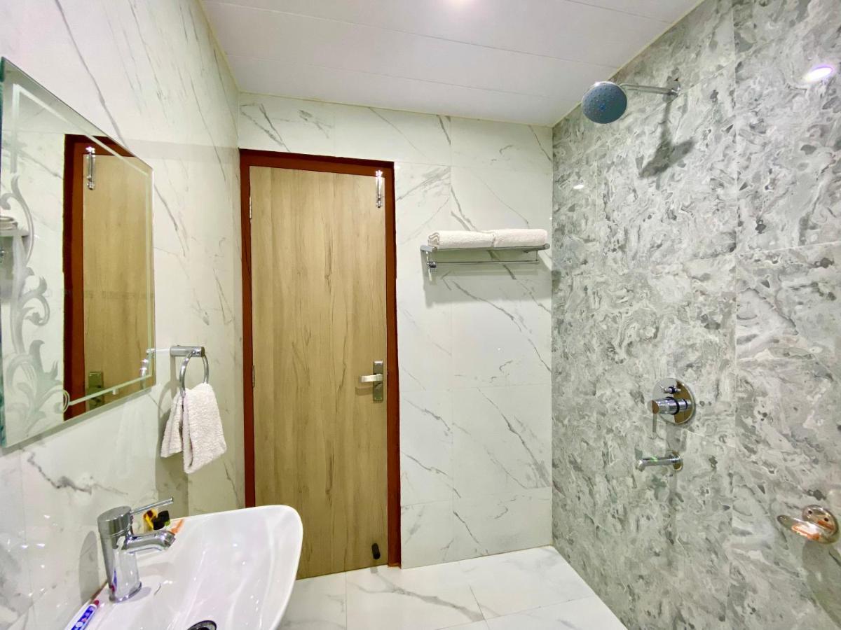 Hotel Kavita Palace 兰斯顿 外观 照片