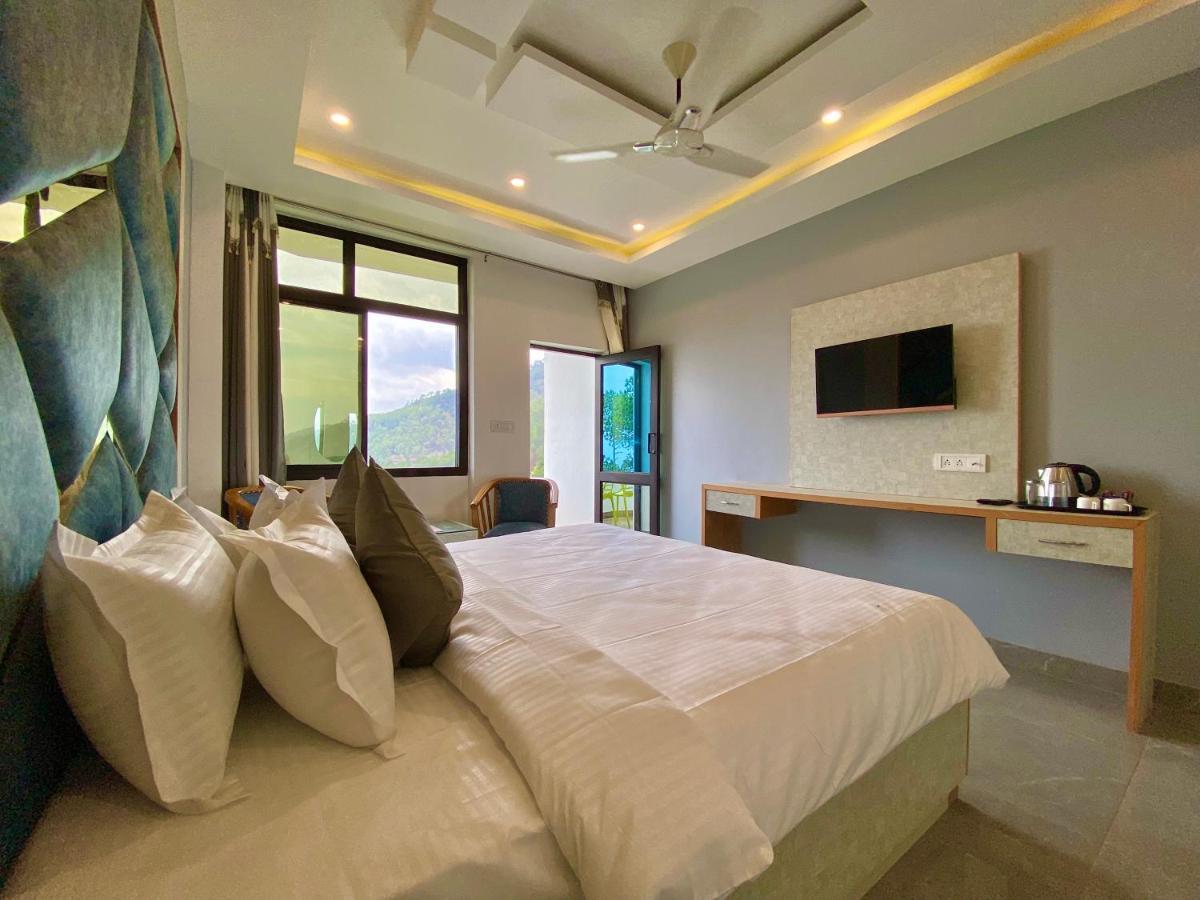Hotel Kavita Palace 兰斯顿 外观 照片