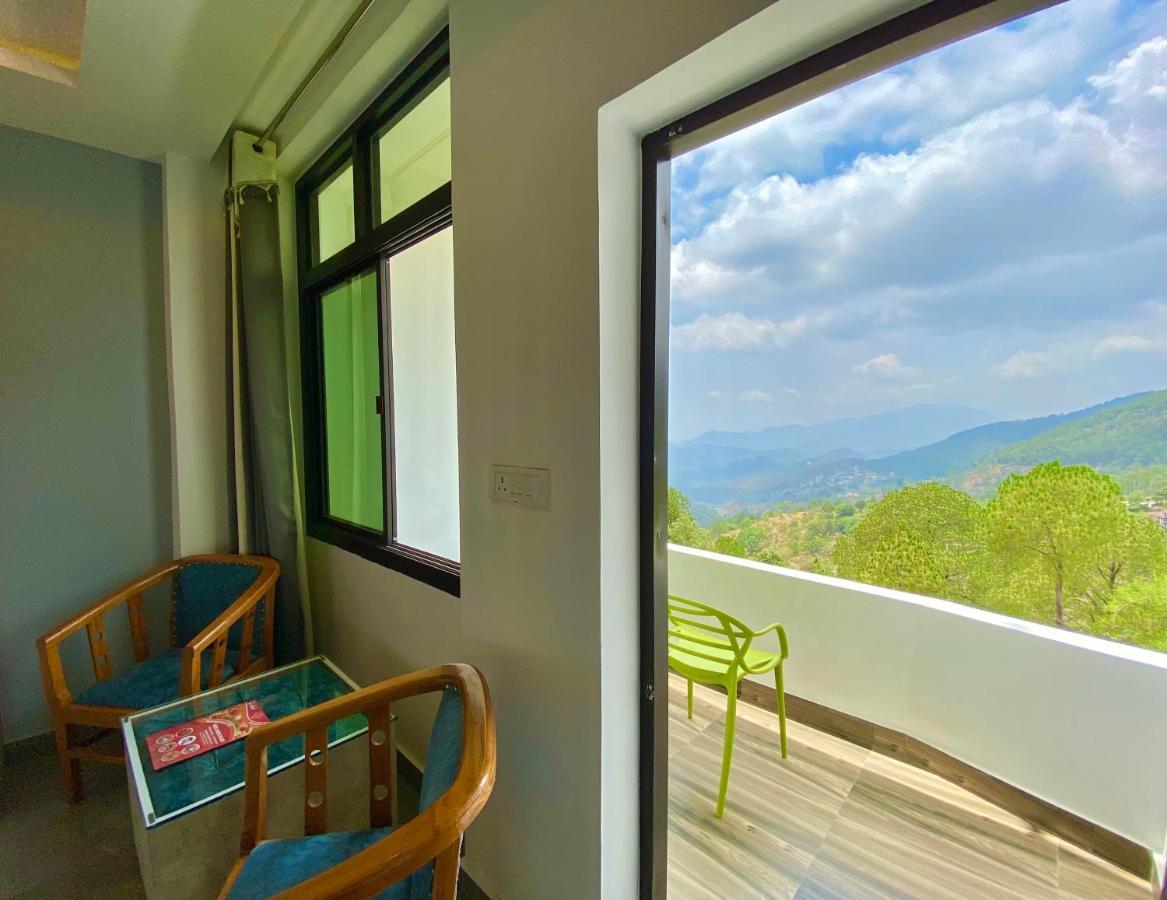Hotel Kavita Palace 兰斯顿 外观 照片