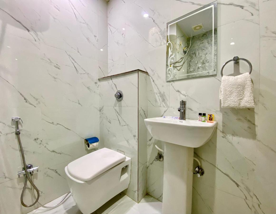 Hotel Kavita Palace 兰斯顿 外观 照片